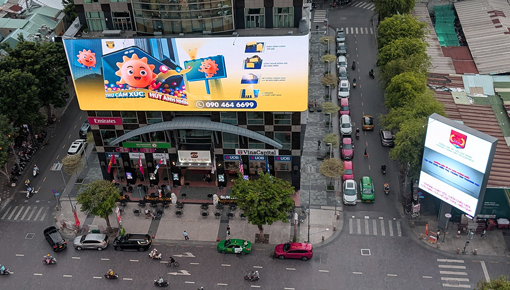 Led-Display-Screens-for-your-Events - LED Controller Card Store for LED Display Module, LED Display Parts Large outdoor LED display screen used for a public event